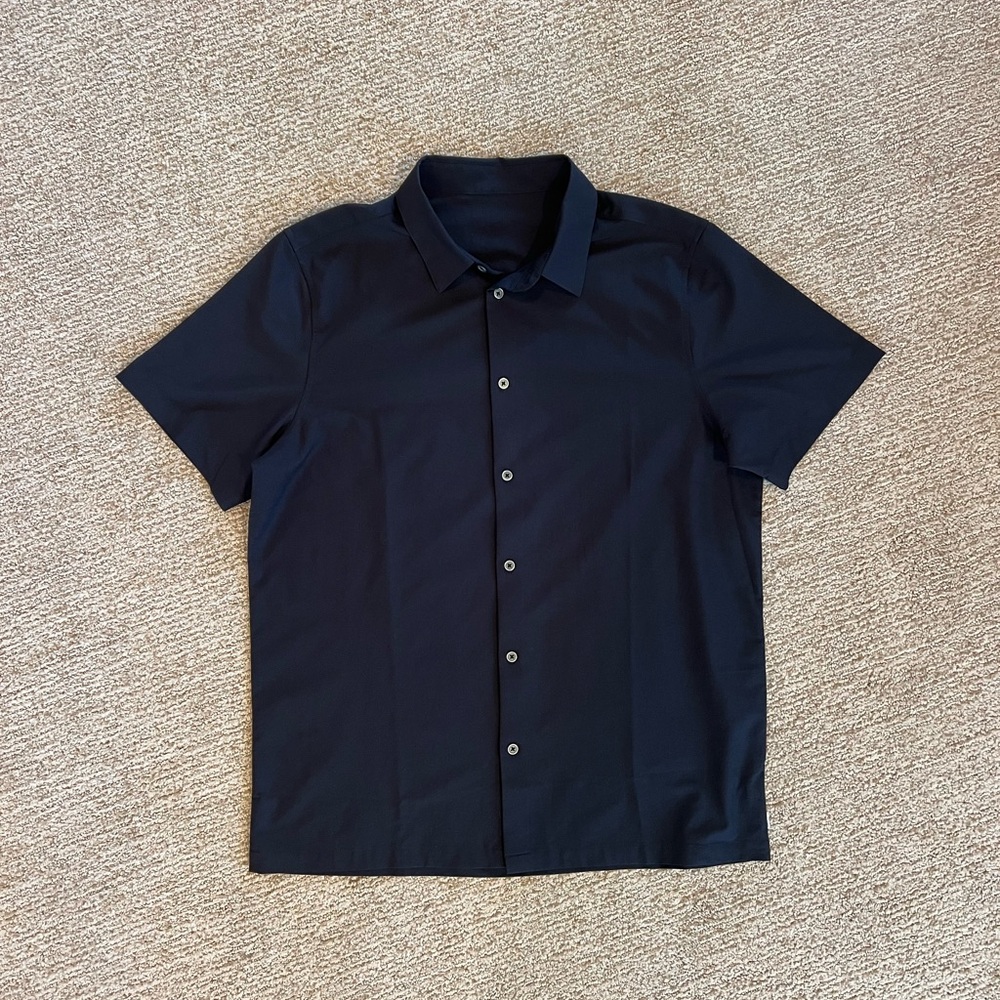 Vuori Manhattan Black Short Sleeve Button Down Shirt